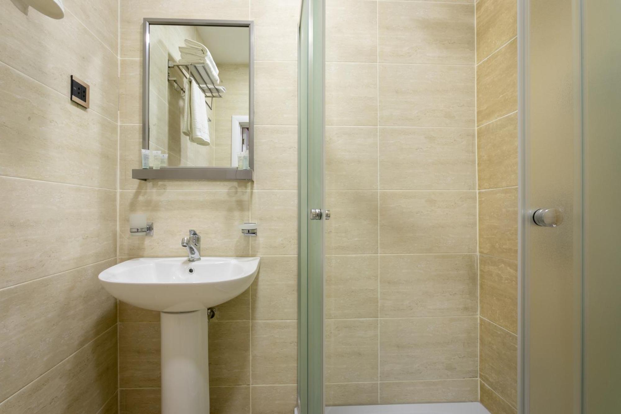 Garden Inn Nizami Hotel Баку Екстериор снимка